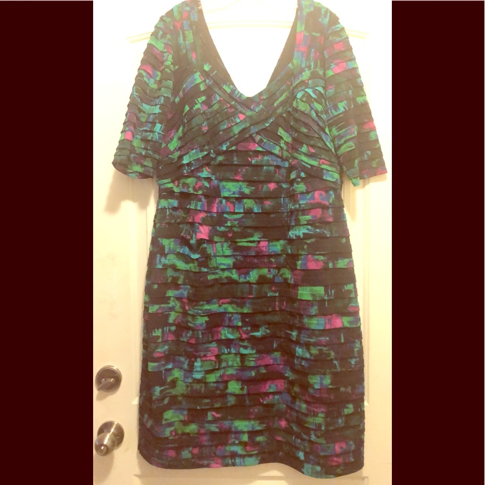 🖤💜Body con Multicolored Short Sleeved Dress 👗